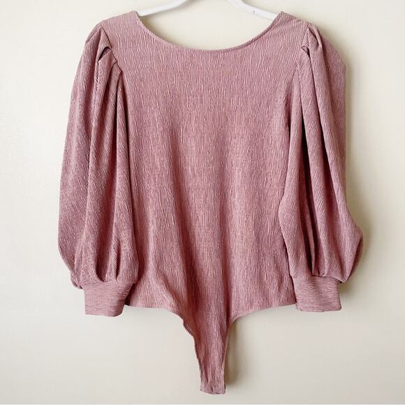 ASTR The Label | Balloon Sleeve Scoop Open Back Bodysuit Textured Pink Medium - Picture 3 of 8